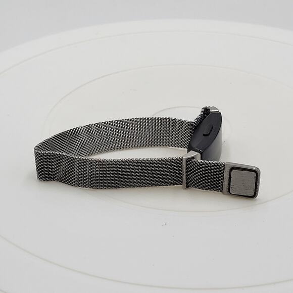 FitBit Fitness Activity Tracker Black Metal Bands Magnetic Lock‎ with Charger - Picture 8 of 12